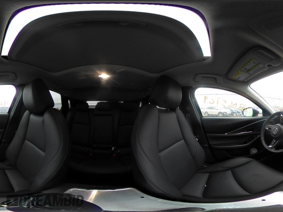 2025 Mazda CX-30 S Carbon Edition z VIN 3MVDMBCM9SM783429, wystawiony jako IAAI lot #42065729 z przebiegiem 4 940 mil mil oraz . Historia ofert i sprzedaży dostępna na DreamBid. Obrazek 18.