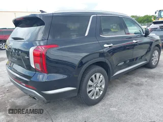 2025 Hyundai Palisade SEL z VIN KM8R2DGEXSU835072, wystawiony jako IAAI lot #42394638 z przebiegiem 14 919 mil mil oraz . Historia ofert i sprzedaży dostępna na DreamBid. Obrazek 4.