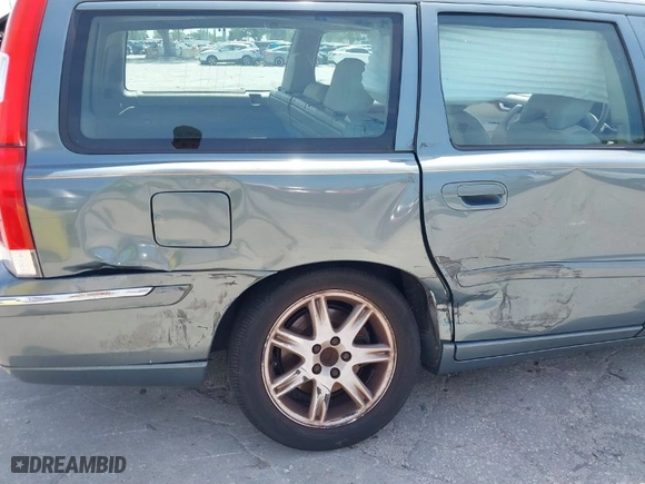 2005 Volvo V70 with VIN YV1SW592152477048, listed as a IAAI auction lot 41875105 with 137,395 mi miles. Bid and sale history available at carsss.com. Image 6.