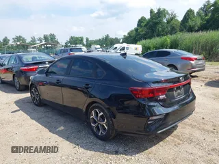 2019 Kia Forte LXS z VIN 3KPF24AD9KE131628, wystawiony jako IAAI lot #42657093 z przebiegiem 163 737 mil mil oraz . Historia ofert i sprzedaży dostępna na DreamBid. Obrazek 3.