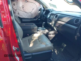 2015 Toyota Tundra SR5 z VIN 5TFEM5F15FX088292, wystawiony jako IAAI lot #41410271 z przebiegiem 128 292 mil mil oraz . Historia ofert i sprzedaży dostępna na DreamBid. Obrazek 5.