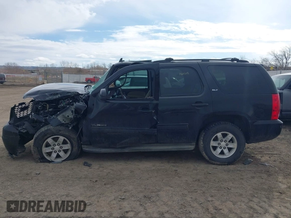 2011 GMC Yukon SLT with VIN 1GKS2CE02BR365229, listed as a IAAI auction lot 41601082 with 203,739 mi miles. Bid and sale history available at carsss.com. Image 14.