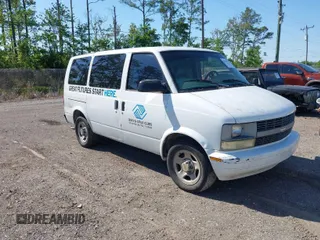 2005 Chevrolet Astro with VIN 1GNDM19X15B125037, listed as a IAAI auction lot 42027571 with 260,176 mi miles. Bid and sale history available at carsss.com. Image 1.