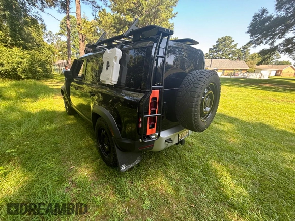2022 Land Rover Defender S with VIN SALEJ7RX5N2063532, listed as a Copart auction lot 66183175 with 22,966 mi miles and Clean title. Bid and sale history available at DreamBid. Image 3.