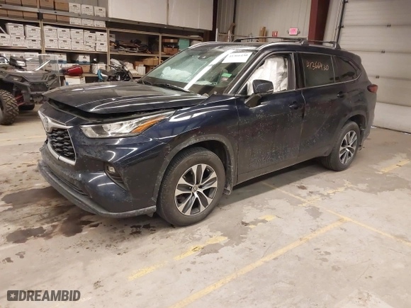 2020 Toyota Highlander XLE with VIN 5TDGZRBH3LS519783, listed as a IAAI auction lot 41366430 with 123,054 mi miles. Bid and sale history available at carsss.com. Image 2.