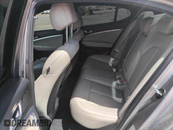 2022 Genesis G70 2.0T z VIN KMTG34TA2NU095874, wystawiony jako Copart lot #56803375 z przebiegiem 61 492 mil mil oraz Szkoda całkowita • Salvage title. Historia ofert i sprzedaży dostępna na DreamBid. Obrazek 10.