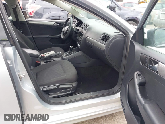 2015 Volkswagen Jetta Sedan 1.8T SE with VIN 3VWD17AJ0FM309503, listed as a IAAI auction lot 42127051 with 223,725 mi miles. Bid and sale history available at carsss.com. Image 5.