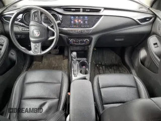 2021 Buick Encore GX Essence z VIN KL4MMFSL0MB122202, wystawiony jako Copart lot #48409225 z przebiegiem 84 972 mil mil oraz Szkoda całkowita • Salvage title. Historia ofert i sprzedaży dostępna na DreamBid. Obrazek 8.
