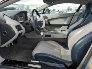 2015 Aston Martin Vantage z VIN SCFEKBAK2FGC19462, wystawiony jako Copart lot #61093934 z przebiegiem 53 068 mil mil oraz Szkoda całkowita • Salvage title. Historia ofert i sprzedaży dostępna na DreamBid. Obrazek 7.