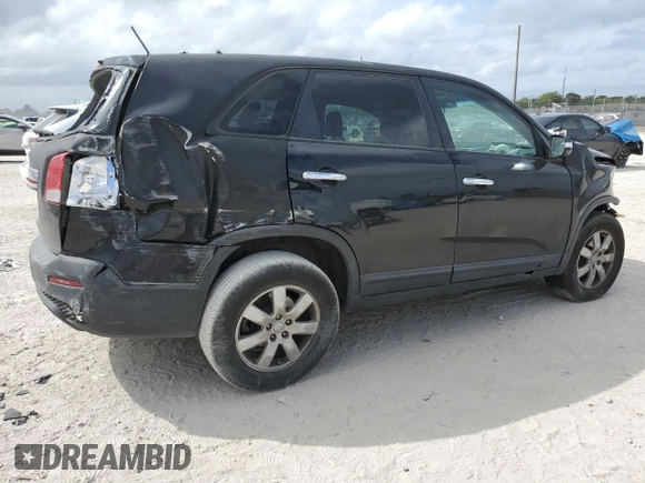 2013 Kia Sorento LX with VIN 5XYKT4A2XDG402146, listed as a Copart auction lot 47826415 with 199,943 mi miles and Salvage Title. Bid and sale history available at carsss.com. Image 3.