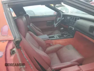 1984 Chevrolet Corvette z VIN 1G1AY0786E5125578, wystawiony jako Copart lot #58390705 z przebiegiem 79 392 mil mil oraz Czysty tytuł • Clean title. Historia ofert i sprzedaży dostępna na DreamBid. Obrazek 10.