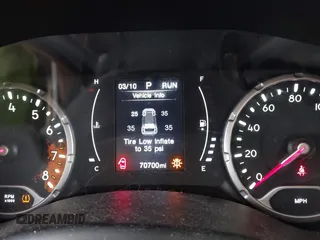 2017 Jeep Renegade Altitude z VIN ZACCJABB1HPF97308, wystawiony jako IAAI lot #41768981 z przebiegiem 70 700 mil mil oraz . Historia ofert i sprzedaży dostępna na DreamBid. Obrazek 7.