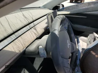2024 Tesla Model Y z VIN 7SAYGDED6RF204899, wystawiony jako Copart lot #65517855 z przebiegiem Nie podano mil oraz Czysty tytuł • Clean title. Historia ofert i sprzedaży dostępna na DreamBid. Obrazek 9.