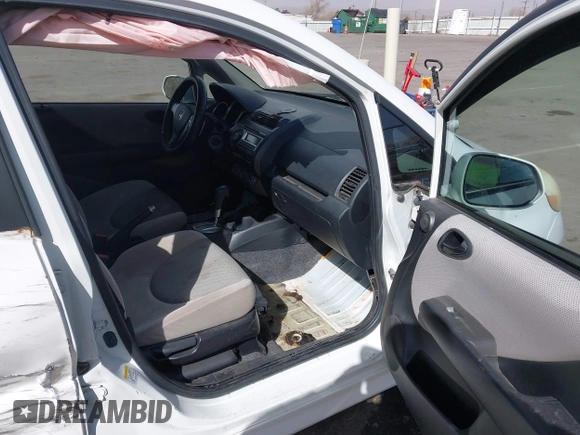 2007 Honda Fit Sport z VIN JHMGD38657S030086, wystawiony jako IAAI lot #41699824 z przebiegiem 224 648 mil mil oraz . Historia ofert i sprzedaży dostępna na DreamBid. Obrazek 5.