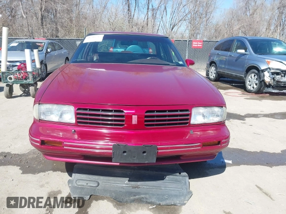 1995 Oldsmobile 88 z VIN 1G3HY52K1SH331973, wystawiony jako IAAI lot #41795311 z przebiegiem 110 407 mil mil oraz . Historia ofert i sprzedaży dostępna na DreamBid. Obrazek 13.