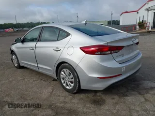 2017 Hyundai Elantra SE z VIN 5NPD74LF5HH171006, wystawiony jako IAAI lot #42268343 z przebiegiem 83 303 mil mil oraz . Historia ofert i sprzedaży dostępna na DreamBid. Obrazek 3.