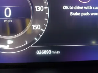 2020 Land Rover Range Rover Sport HSE z VIN SALWR2SU7LA733651, wystawiony jako IAAI lot #41410906 z przebiegiem 26 893 mil mil oraz . Historia ofert i sprzedaży dostępna na DreamBid. Obrazek 16.