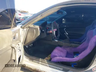 2017 Toyota 86 z VIN JF1ZNAA13H9705460, wystawiony jako IAAI lot #41955022 z przebiegiem 83 218 mil mil oraz . Historia ofert i sprzedaży dostępna na DreamBid. Obrazek 5.