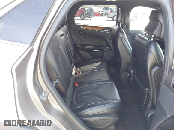 2017 Lincoln MKC Select with VIN 5LMCJ2C9XHUL36333, listed as a IAAI auction lot 41932497 with 111,065 mi miles and . Bid and sale history available at DreamBid. Image 8.