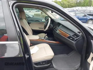2013 BMW X5 xDrive35i z VIN 5UXZV4C58D0B21258, wystawiony jako IAAI lot #42189297 z przebiegiem 119 131 mil mil oraz . Historia ofert i sprzedaży dostępna na DreamBid. Obrazek 5.