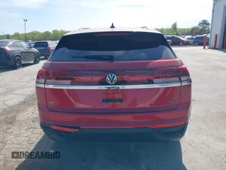 2024 Volkswagen Atlas SE z VIN 1V2KE2CA5RC250418, wystawiony jako IAAI lot #42231854 z przebiegiem 8 304 mil mil oraz . Historia ofert i sprzedaży dostępna na DreamBid. Obrazek 16.