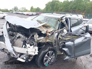 2022 Toyota Highlander XLE with VIN 5TDHZRBH2NS191084, listed as a IAAI auction lot 42329770 with Not provided miles and . Bid and sale history available at DreamBid. Image 6.