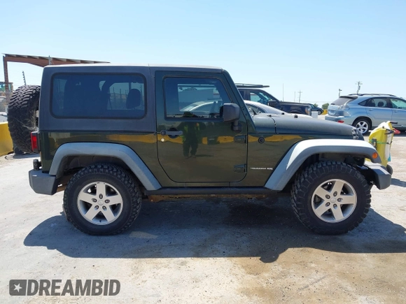 2011 Jeep Wrangler Rubicon z VIN 1J4BA6D11BL556342, wystawiony jako IAAI lot #42465252 z przebiegiem 80 377 mil mil oraz . Historia ofert i sprzedaży dostępna na DreamBid. Obrazek 13.