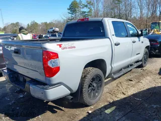 2021 Toyota Tundra 2WD SR5 with VIN 5TFEY5F12MX290170, listed as a IAAI auction lot 41581288 with 39,621 mi miles. Bid and sale history available at carsss.com. Image 4.