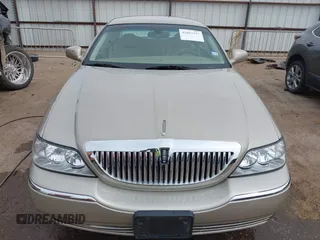 2006 Lincoln Town Car Signature z VIN 1LNHM81W66Y604098, wystawiony jako IAAI lot #42063391 z przebiegiem 93 541 mil mil oraz . Historia ofert i sprzedaży dostępna na DreamBid. Obrazek 12.