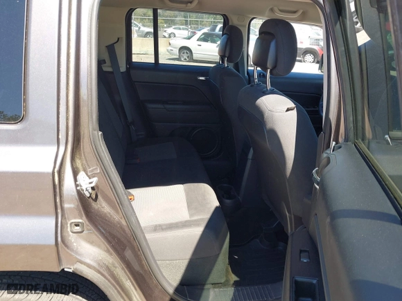 2014 Jeep Patriot Sport with VIN 1C4NJPBAXED887429, listed as a IAAI auction lot 41897235 with 156,592 mi miles. Bid and sale history available at carsss.com. Image 8.