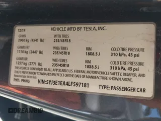 2020 Tesla Model 3 Standard Range Plus z VIN 5YJ3E1EA4LF597181, wystawiony jako IAAI lot #42283159 z przebiegiem 109 993 mil mil oraz . Historia ofert i sprzedaży dostępna na DreamBid. Obrazek 9.