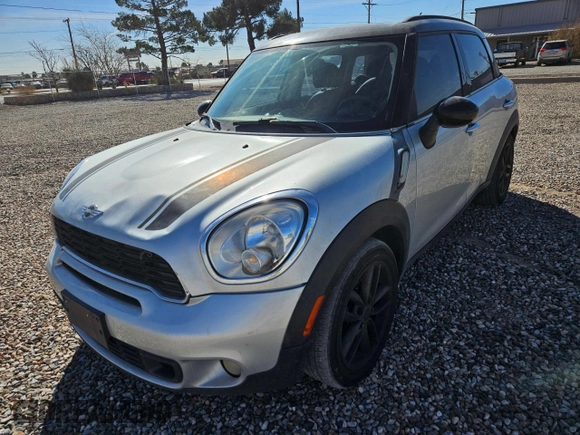 2011 MINI Countryman S z VIN WMWZC3C53BWL79001, wystawiony jako Copart lot #49748895 z przebiegiem 123 882 mil mil oraz Czysty tytuł • Clean title. Historia ofert i sprzedaży dostępna na DreamBid. Obrazek 2.