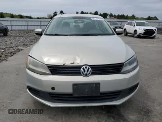 2011 Volkswagen Jetta SE z VIN 3VWDZ7AJ1BM028913, wystawiony jako Copart lot #57152875 z przebiegiem 238 844 mil mil oraz Szkoda całkowita • Salvage title. Historia ofert i sprzedaży dostępna na DreamBid. Obrazek 5.