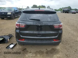2024 Jeep Compass Latitude z VIN 3C4NJDBN4RT591517, wystawiony jako Copart lot #54611565 z przebiegiem 8 580 mil mil oraz Szkoda całkowita • Salvage title. Historia ofert i sprzedaży dostępna na DreamBid. Obrazek 6.