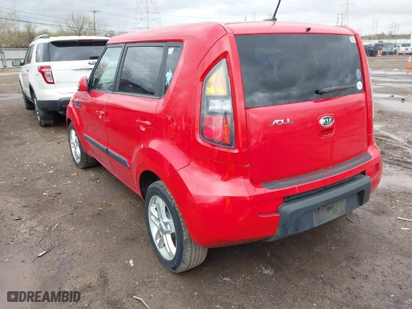 2011 Kia Soul + with VIN KNDJT2A28B7258221, listed as a IAAI auction lot 41844602 with 183,665 mi miles. Bid and sale history available at carsss.com. Image 3.