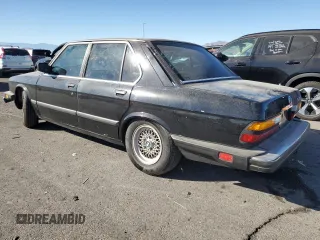 1988 BMW 5 Series 535i with VIN WBADC8406J3262135, listed as a Copart auction lot 86652394 with 173,616 mi miles and Salvage Title. Bid and sale history available at carsss.com. Image 2.