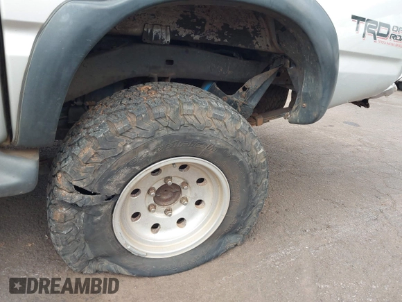 2003 Toyota Tacoma PreRunner z VIN 5TEGN92N63Z170929, wystawiony jako IAAI lot #41778256 z przebiegiem 202 135 mil mil oraz . Historia ofert i sprzedaży dostępna na DreamBid. Obrazek 6.