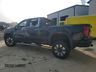 2024 GMC Sierra 3500HD Denali z VIN 1GT49WE72RF110266, wystawiony jako Copart lot #66869744 z przebiegiem 67 981 mil mil oraz Szkody całkowita. Historia ofert i sprzedaży dostępna na DreamBid. Obrazek 2.
