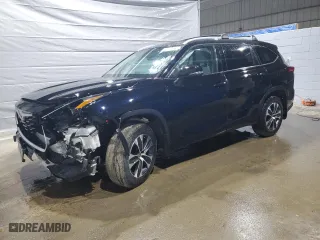2022 Toyota Highlander XLE with VIN 5TDGZRBH6NS236040, listed as a Copart auction lot 49054875 with 28,740 mi miles and Clean Title. Bid and sale history available at carsss.com. Image 1.