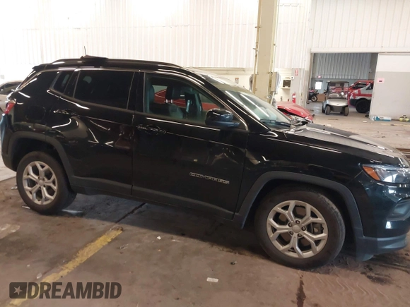 2024 Jeep Compass Latitude с VIN 3C4NJDBN3RT175331, выставлен на аукционе IAAI как лот 41933091 с пробегом 10 997 миль миль и . История ставок и продаж доступна на DreamBid. Изображение 14.