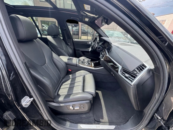2019 BMW X5 xDrive40i with VIN 5UXCR6C59KLL21466, listed as a Copart auction lot 55880995 with 141,794 mi miles and Clean Title. Bid and sale history available at carsss.com. Image 5.