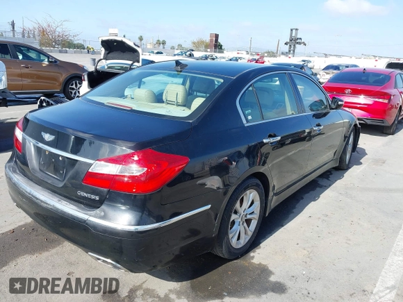 2013 Hyundai Genesis 3.8L z VIN KMHGC4DD2DU241594, wystawiony jako IAAI lot #42269925 z przebiegiem 141 850 mil mil oraz . Historia ofert i sprzedaży dostępna na DreamBid. Obrazek 4.