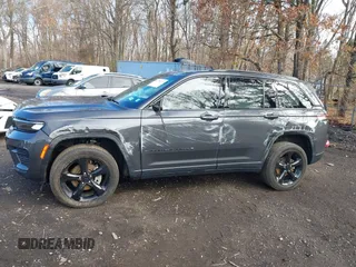 2023 Jeep Grand Cherokee Altitude with VIN 1C4RJHAG3PC547500, listed as a IAAI auction lot 41798123 with 28,472 mi miles. Bid and sale history available at carsss.com. Image 14.