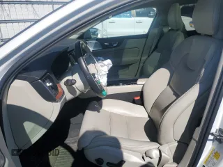 2020 Volvo V60 z VIN YV4102WKXL1031888, wystawiony jako Copart lot #47873925 z przebiegiem 59 799 mil mil oraz Szkody całkowita. Historia ofert i sprzedaży dostępna na DreamBid. Obrazek 7.