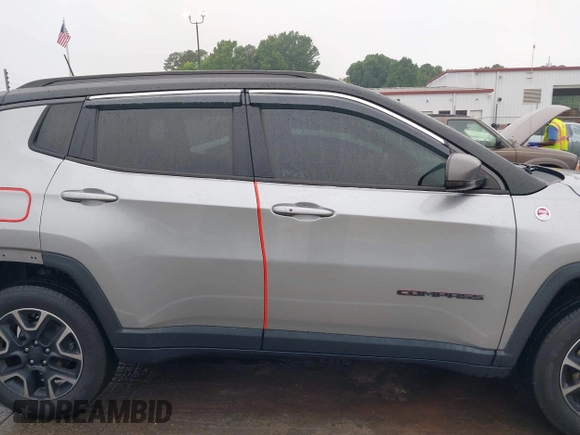 2019 Jeep Compass Trailhawk z VIN 3C4NJDDB9KT721767, wystawiony jako IAAI lot #42115252 z przebiegiem 78 607 mil mil oraz . Historia ofert i sprzedaży dostępna na DreamBid. Obrazek 14.