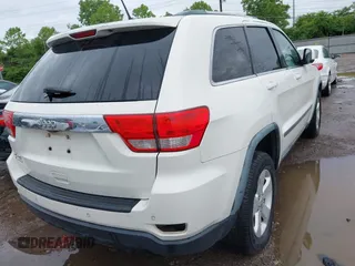 2011 Jeep Grand Cherokee Laredo z VIN 1J4RR4GG1BC572827, wystawiony jako IAAI lot #42313674 z przebiegiem 273 215 mil mil oraz . Historia ofert i sprzedaży dostępna na DreamBid. Obrazek 4.