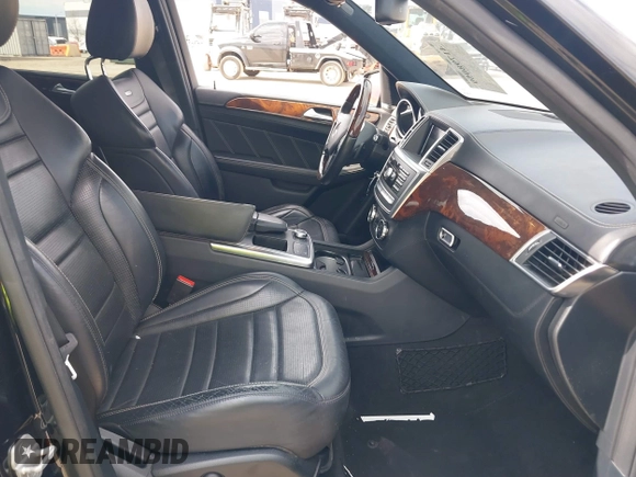 2014 Mercedes-Benz M 63 AMG z VIN 4JGDA7EB5EA320042, wystawiony jako IAAI lot #41798059 z przebiegiem 111 866 mil mil oraz . Historia ofert i sprzedaży dostępna na DreamBid. Obrazek 5.