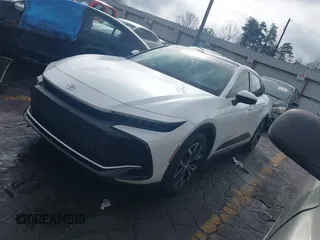 2024 Toyota Crown XLE z VIN JTDAAAAFXR3023016, wystawiony jako IAAI lot #41570053 z przebiegiem 46 729 mil mil oraz . Historia ofert i sprzedaży dostępna na DreamBid. Obrazek 2.