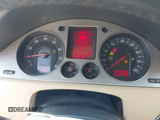 2009 Volkswagen Passat z VIN WVWJK93C29P033434, wystawiony jako IAAI lot #41698532 z przebiegiem 129 256 mil mil oraz . Historia ofert i sprzedaży dostępna na DreamBid. Obrazek 7.