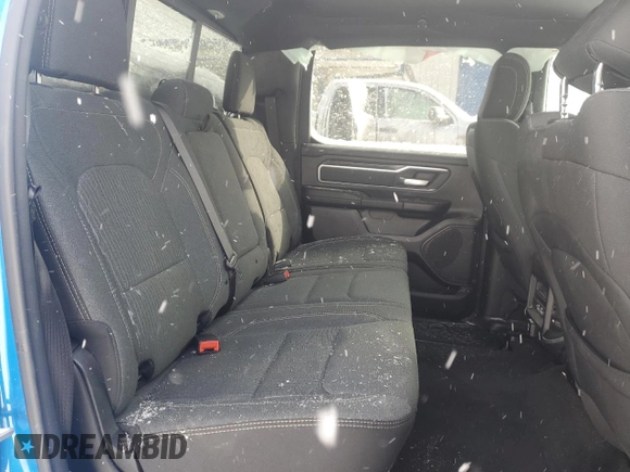 2021 Ram 1500 Big Horn z VIN 1C6SRFMTXMN617332, wystawiony jako Copart lot #46398695 z przebiegiem 42 656 mil mil oraz Szkoda całkowita • Salvage title. Historia ofert i sprzedaży dostępna na DreamBid. Obrazek 10.